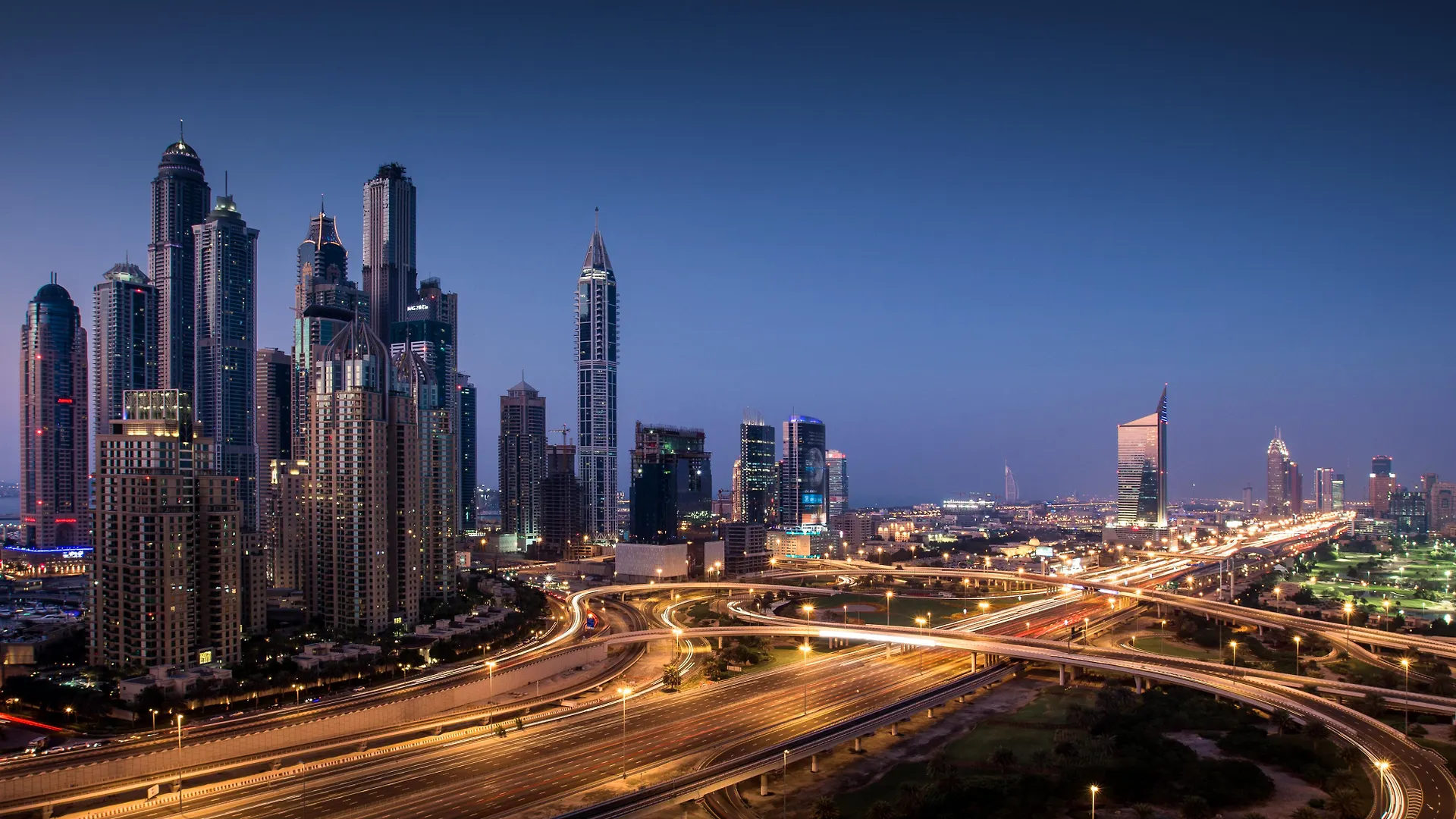 Pullman Dubai Jumeirah Lakes Towers 5*,