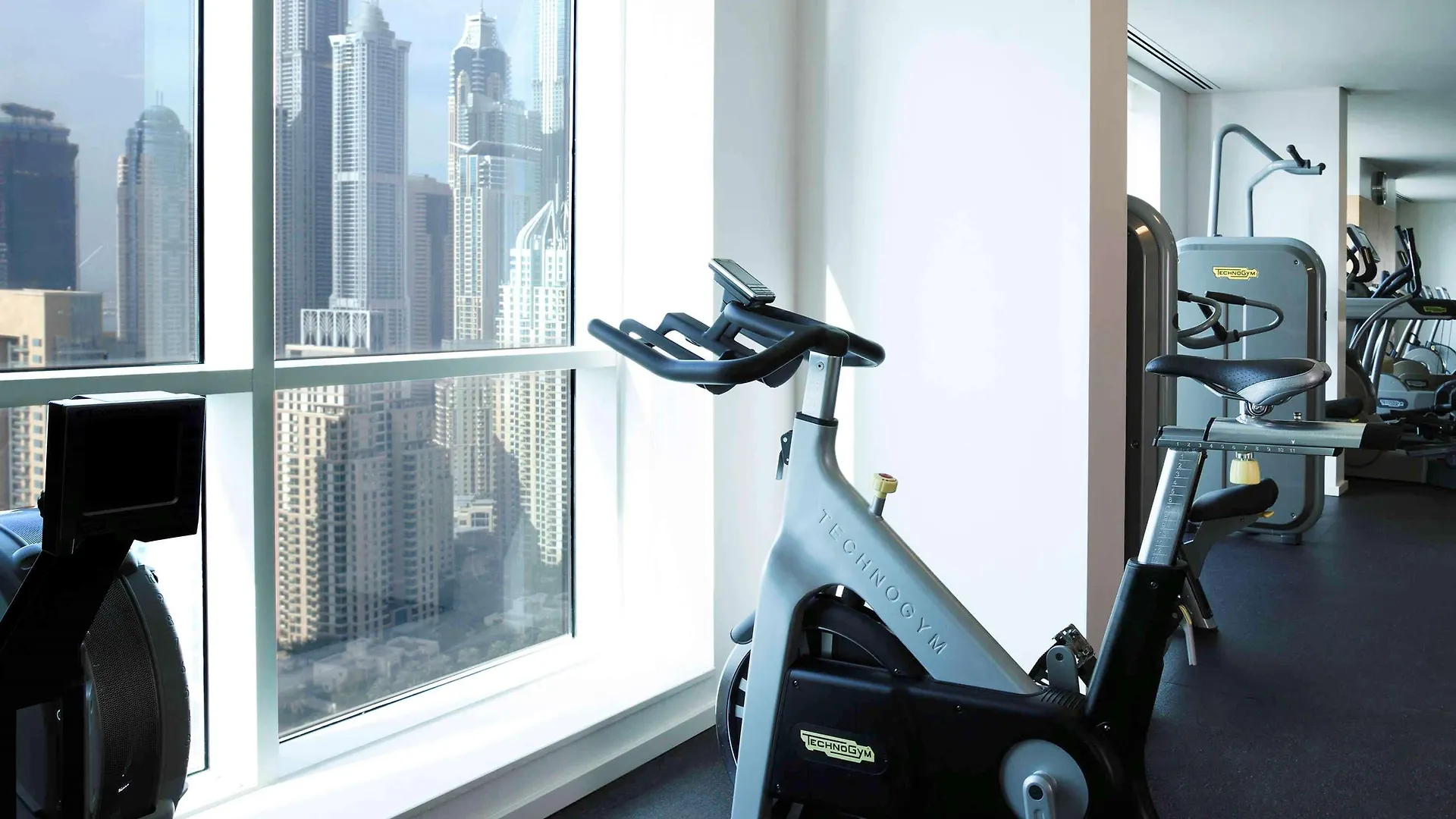 Pullman Dubai Jumeirah Lakes Towers Hotel