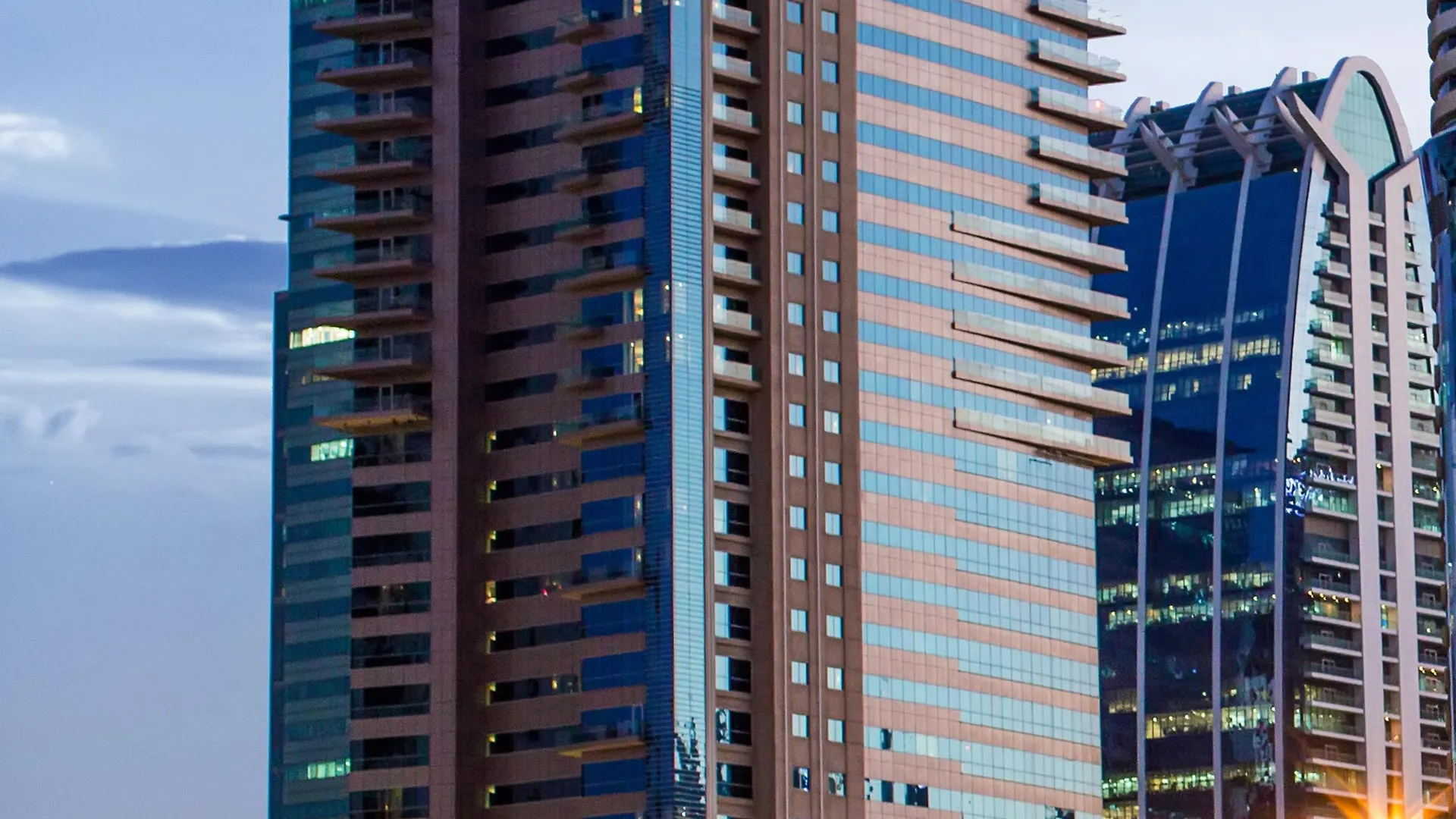Pullman Jumeirah Lakes Towers Hotel y Residencia Dubái 5*,  Emiratos Árabes Unidos