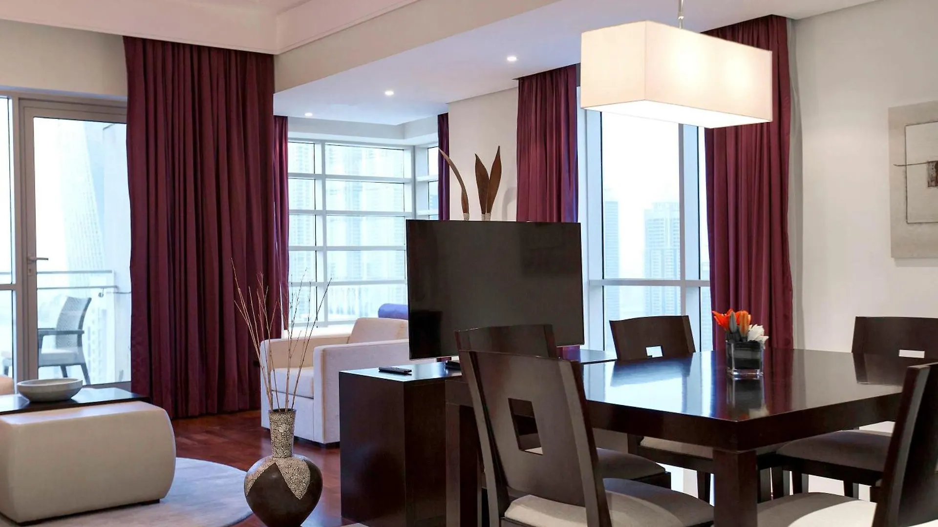 Pullman Jumeirah Lakes Towers Hotel y Residencia Dubái